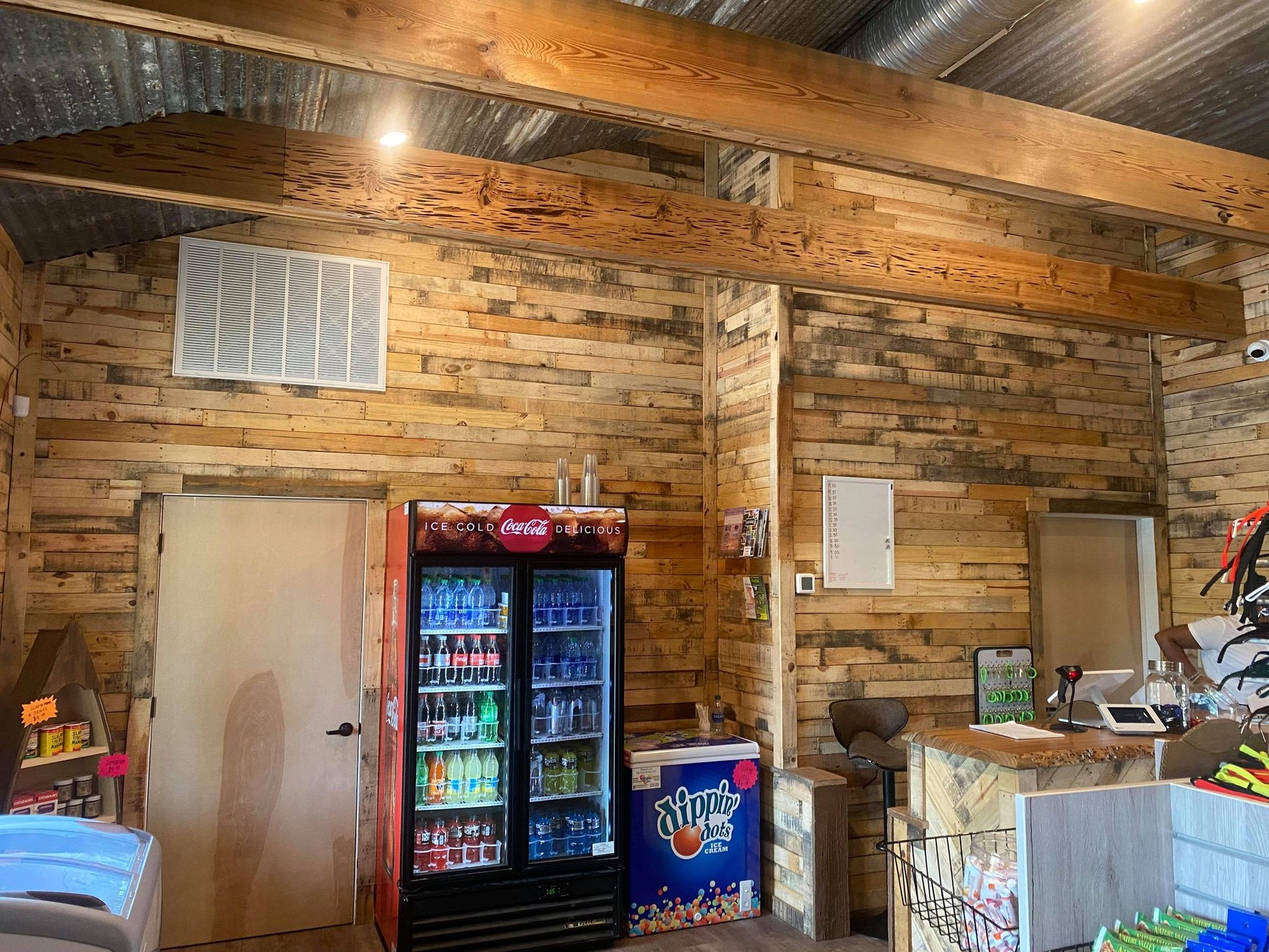 reclaimed pallet boards for walls