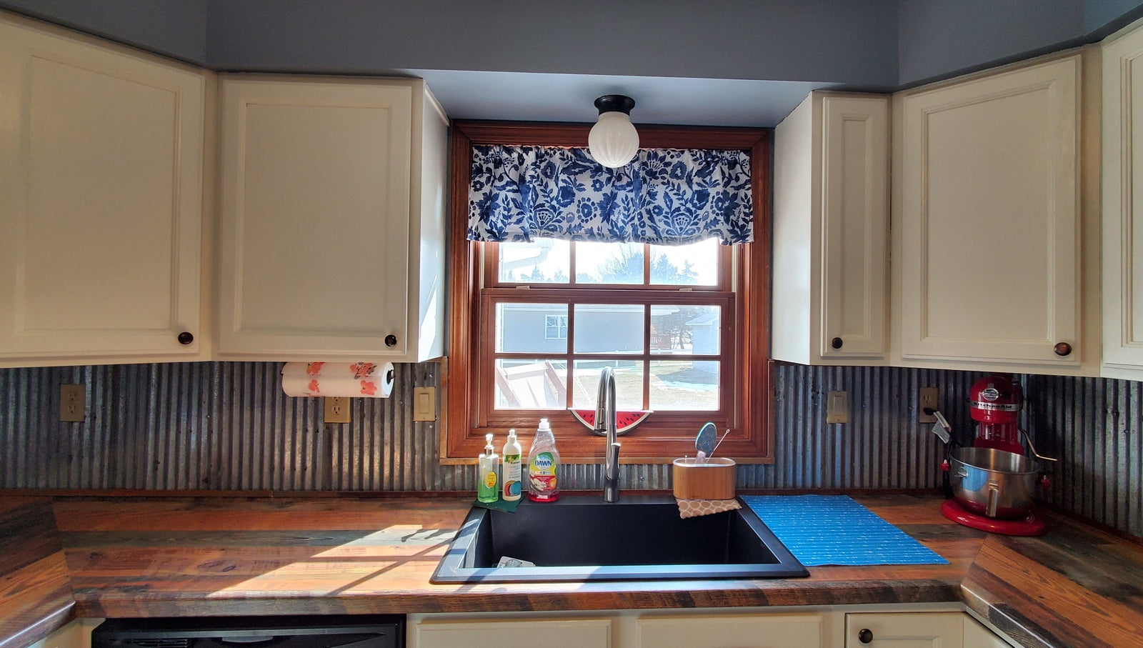 Rustic Farmhouse Kitchen Ideas for a Warm, Weathered Look – Dakota Tin