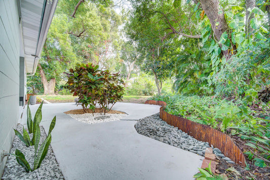 Achieve Top-Tier Landscaping - Upgrade with Rusted Metal Garden Edging